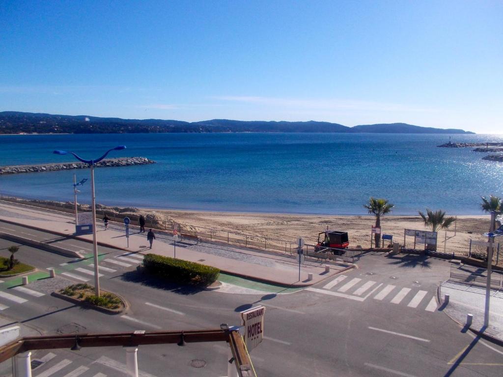 Hotel Les Alizes Cavalaire-sur-Mer Exterior photo